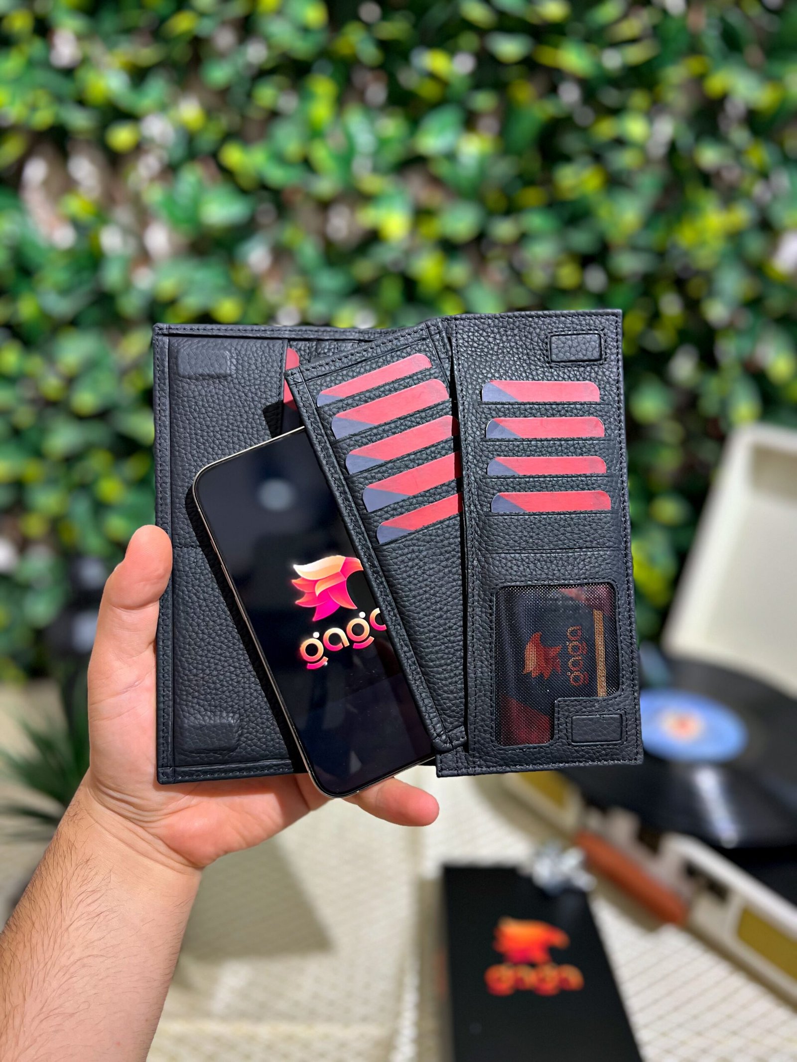 Created with RNI Films app. Profile ‘None’ Telefon Bölmeli Mıknatıslı Cüzdan Ve Kartlık Deri Siyah 1047