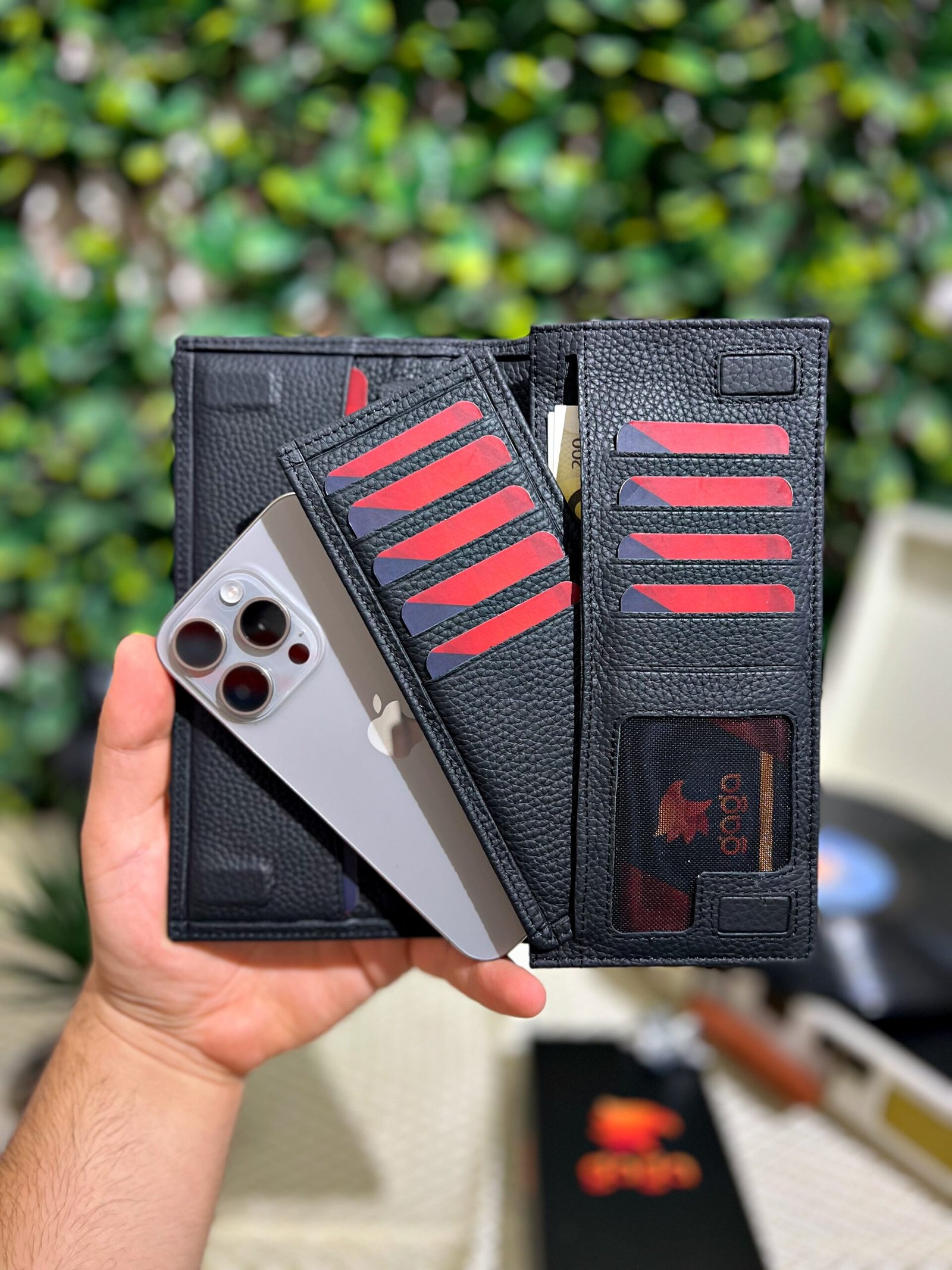 Created with RNI Films app. Profile ‘None’ Telefon Bölmeli Mıknatıslı Cüzdan Ve Kartlık Deri Siyah 1047