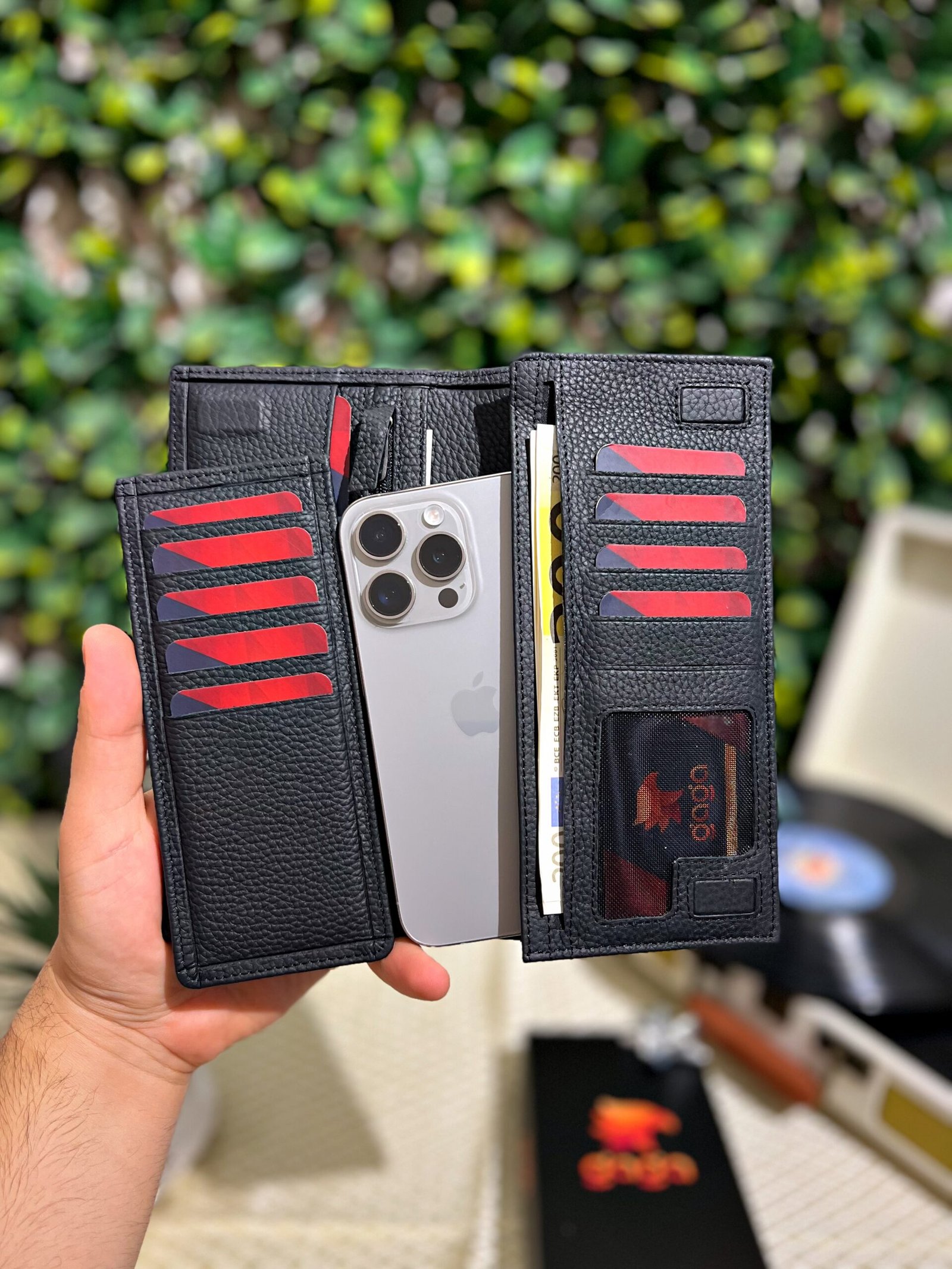 Created with RNI Films app. Profile ‘None’ Telefon Bölmeli Mıknatıslı Cüzdan Ve Kartlık Deri Siyah 1047