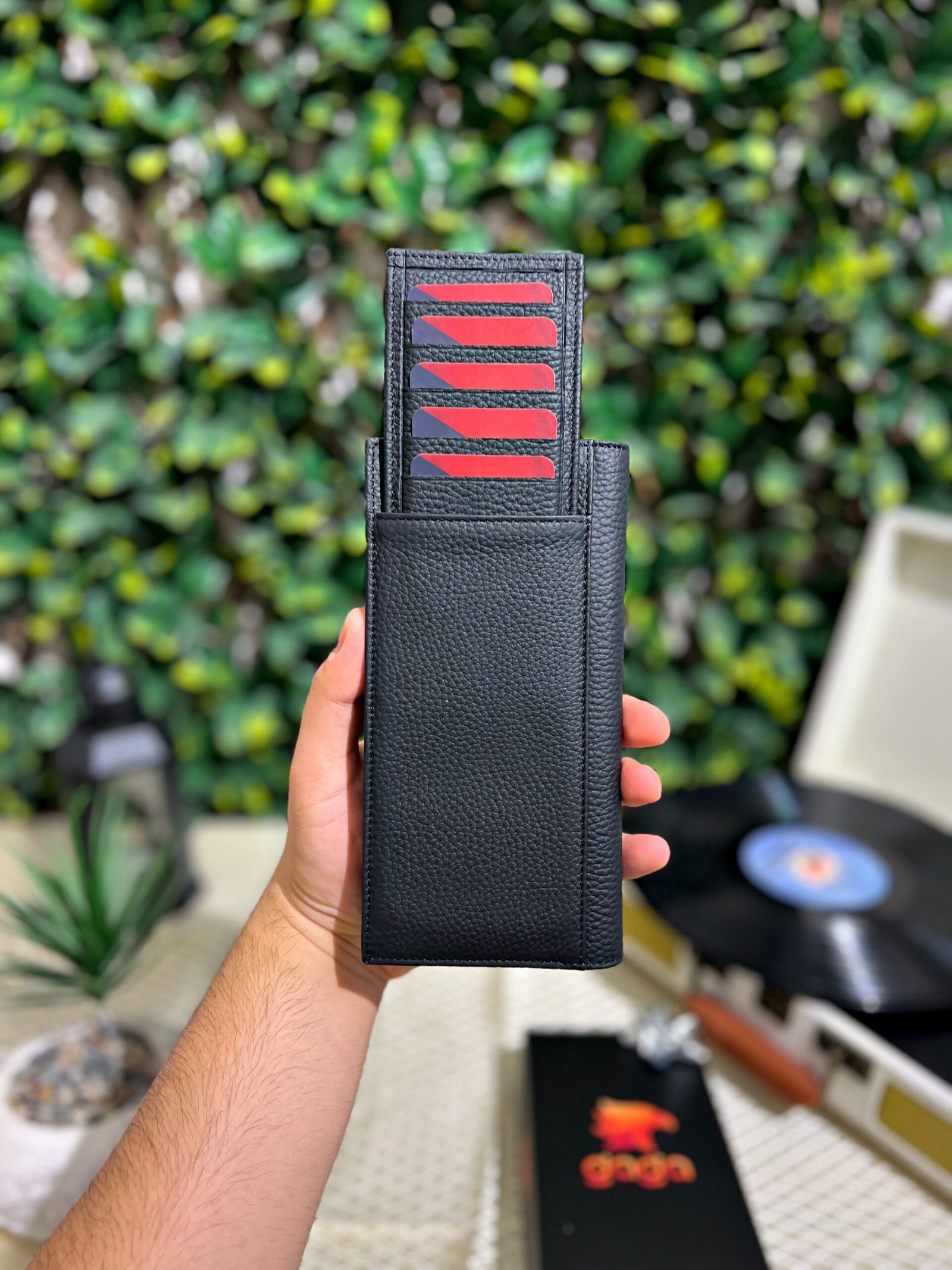 Created with RNI Films app. Profile ‘None’ Telefon Bölmeli Mıknatıslı Cüzdan Ve Kartlık Deri Siyah 1047