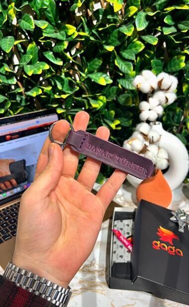 Hakiki Deri Anahtarlık İsim Baskılı Mor 01