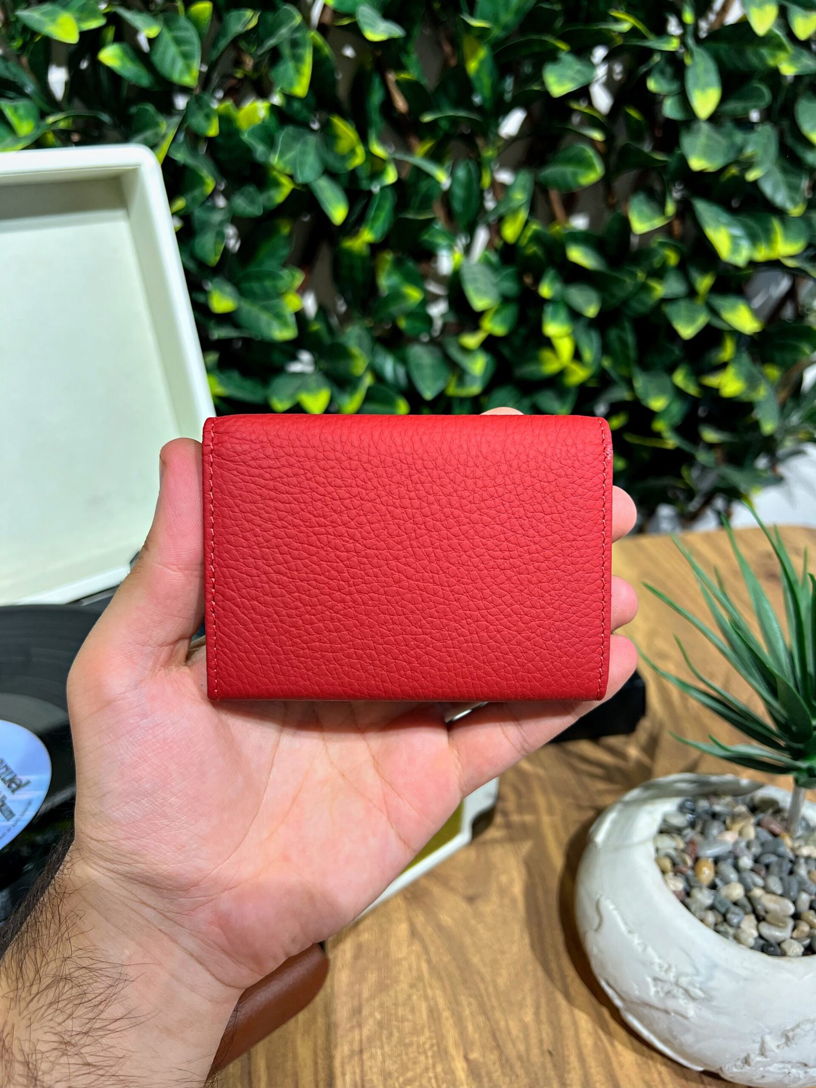 Created with RNI Films app. Profile ‘None’ Akordiyon Kartlık Hakiki Deri Kırmızı 1063