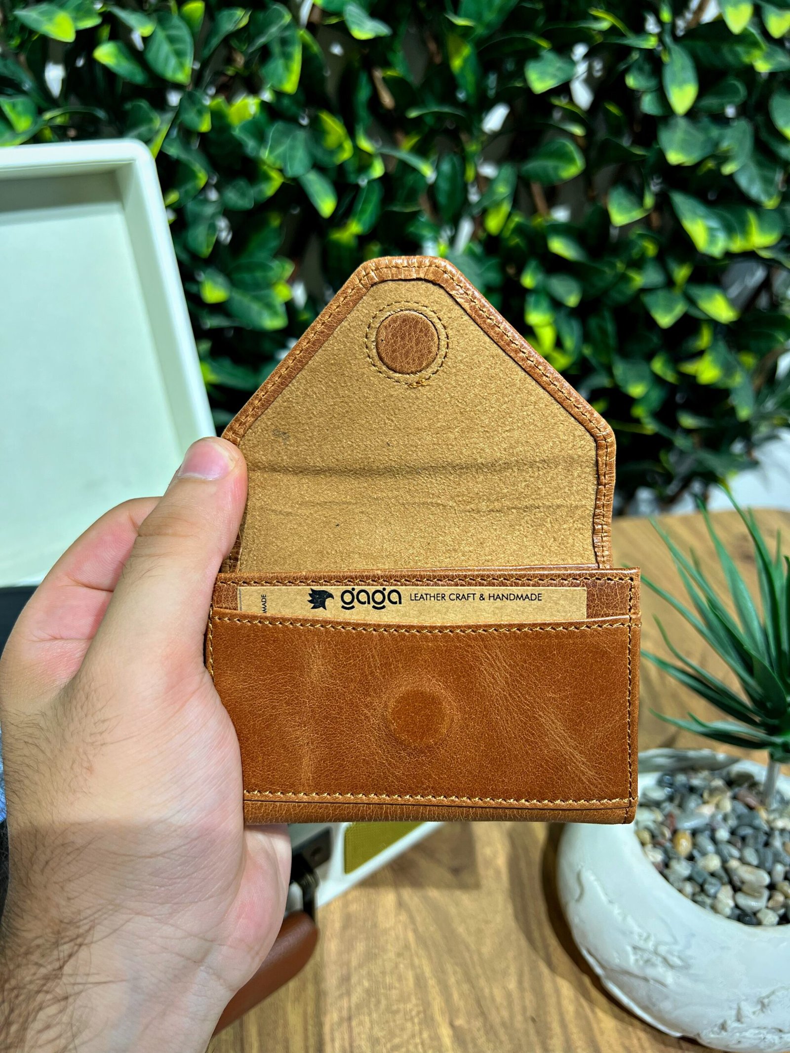 Created with RNI Films app. Profile 'None' Akordiyon Kartlık Hakiki Deri Taba 1063