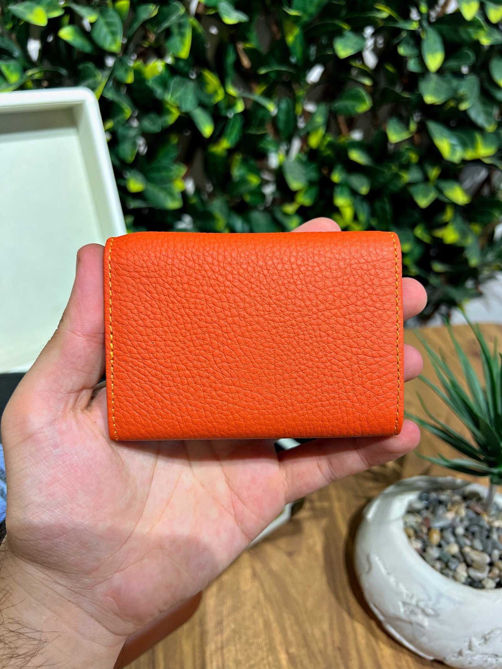 Created with RNI Films app. Profile 'None' Akordiyon Kartlık Hakiki Deri Turuncu 1063