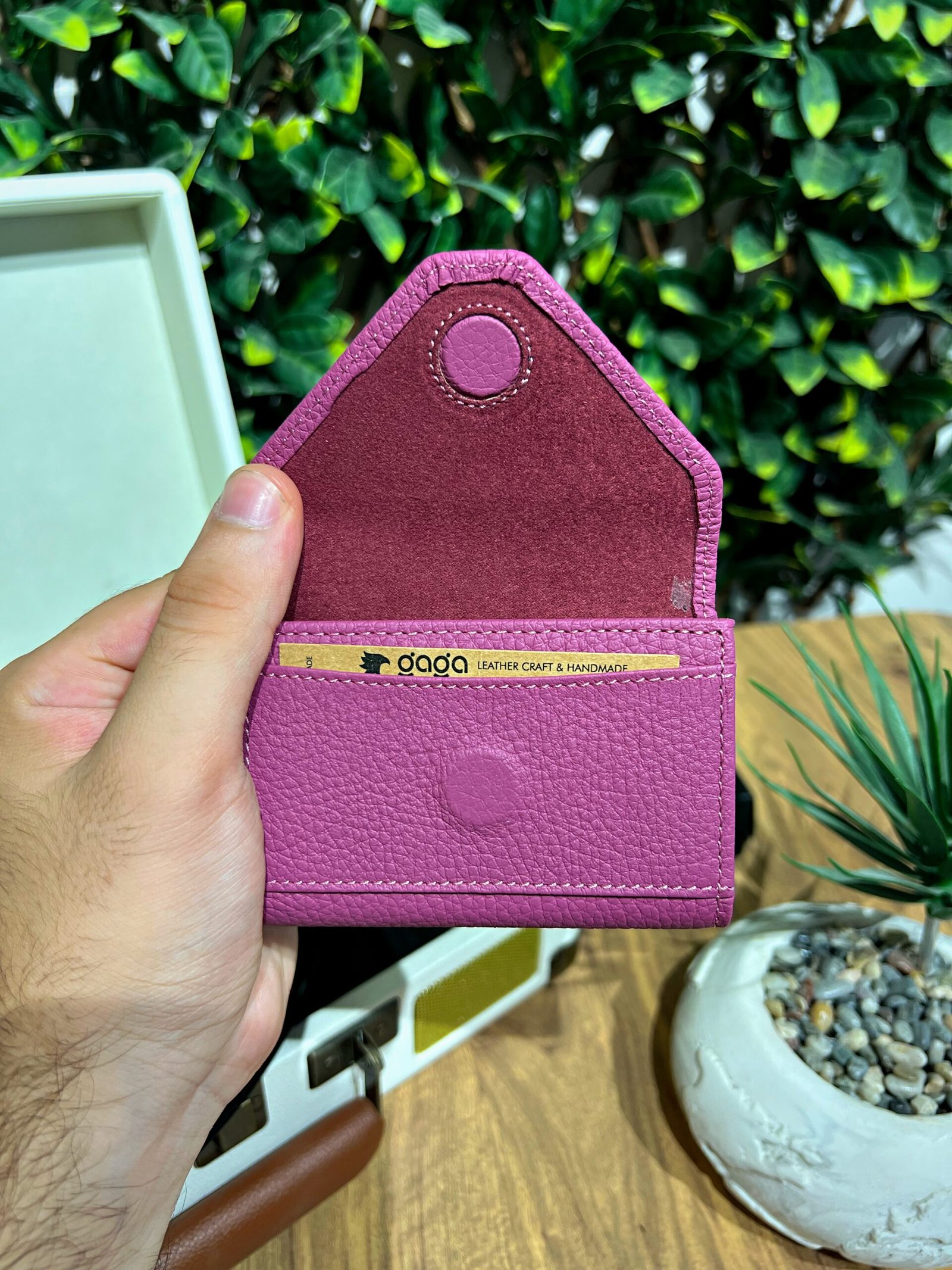 Created with RNI Films app. Profile 'None' Akordiyon Kartlık Hakiki Deri Pembe 1063