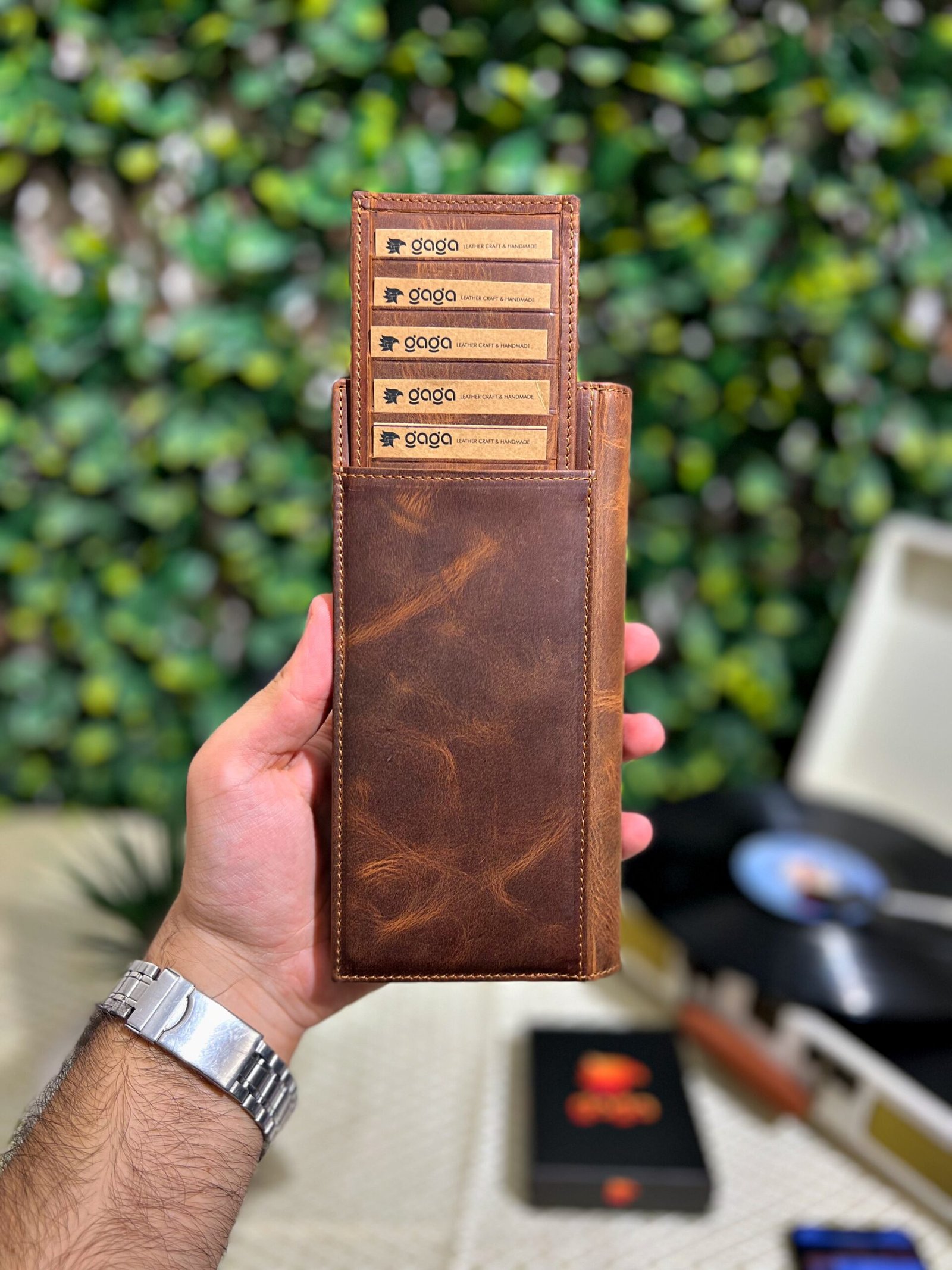 Created with RNI Films app. Profile ‘None’ Telefon Bölmeli Mıknatıslı Cüzdan Ve Kartlık Eskitme Deri Fındık 1047