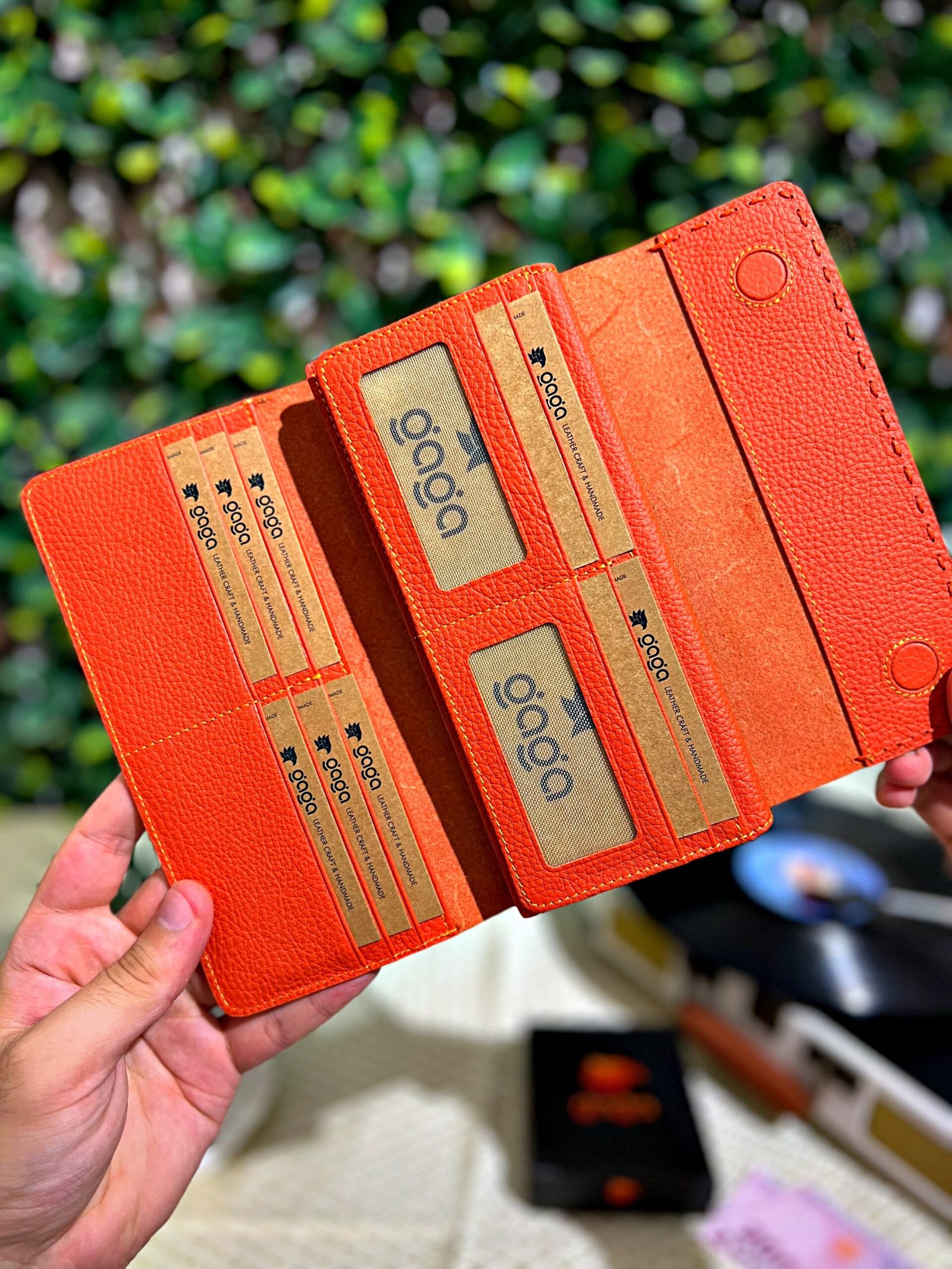 Created with RNI Films app. Profile 'None' Saraciye Dikişli Cüzdan Hakiki Deri Turuncu 1022