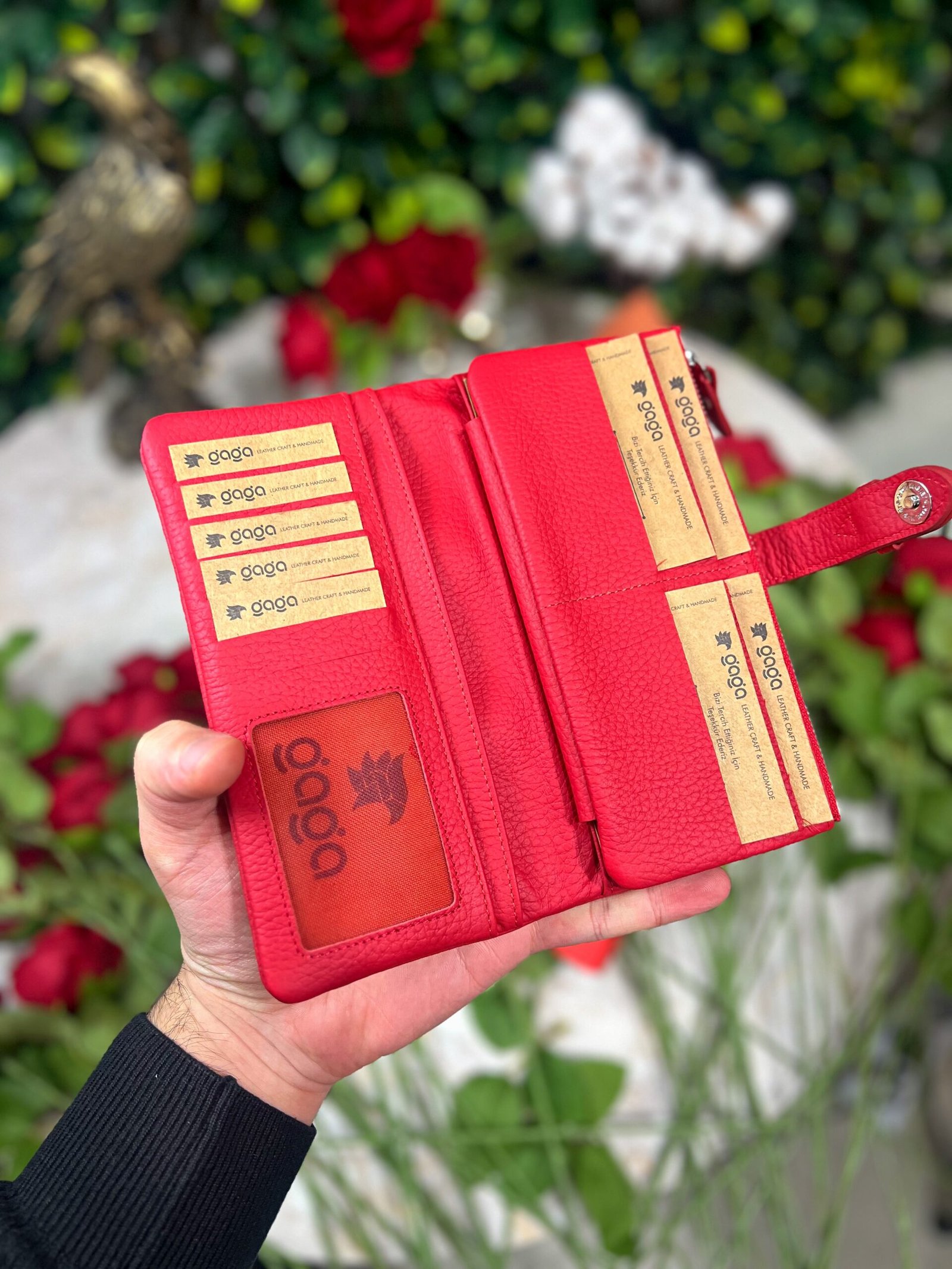 Created with RNI Films app. Profile 'None' Fermuarlı & Mıknatıslı Kadın Cüzdan Kırmızı 1088