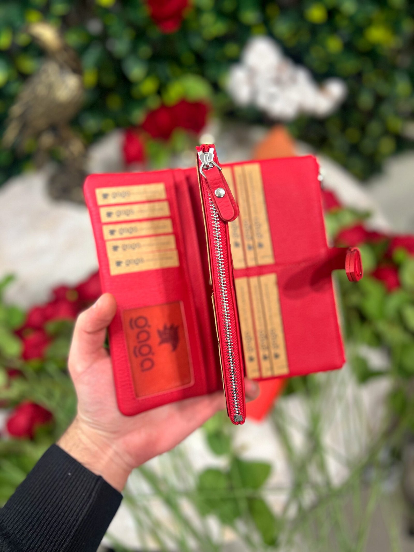 Created with RNI Films app. Profile 'None' Fermuarlı & Mıknatıslı Kadın Cüzdan Kırmızı 1088