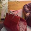Bordo hakiki deri hafta sonu çantası dikiş detayı